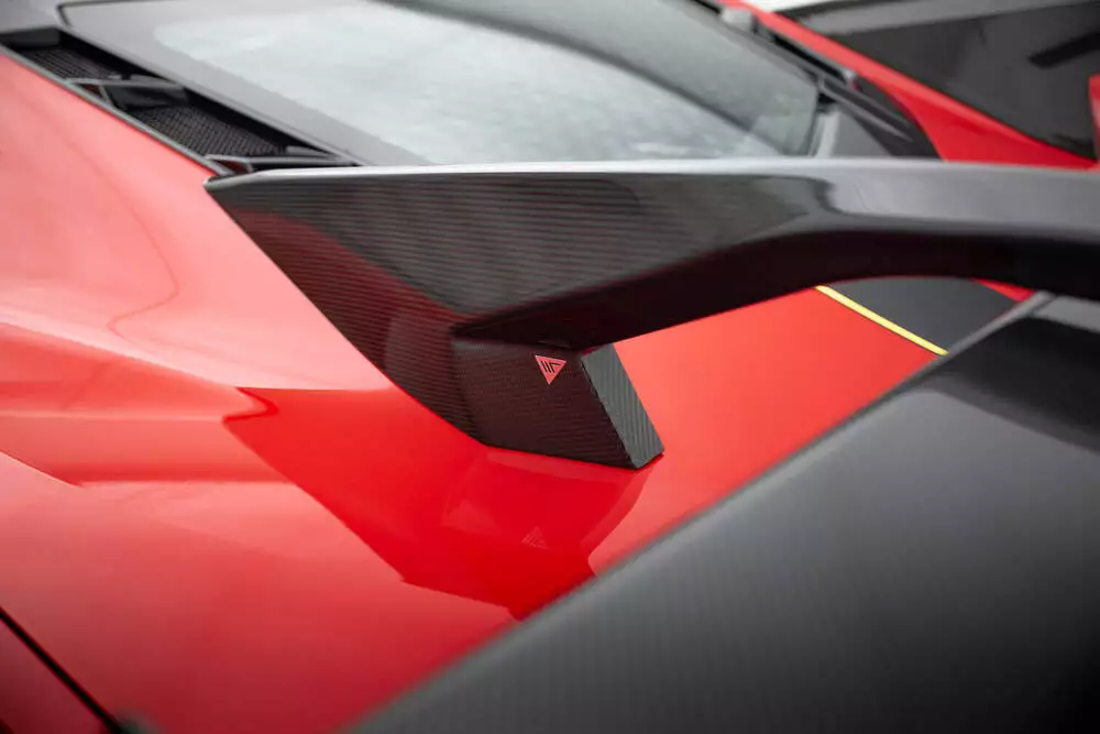 Carbon Spoiler + Led Chevrolet Corvette C8 - Image 14