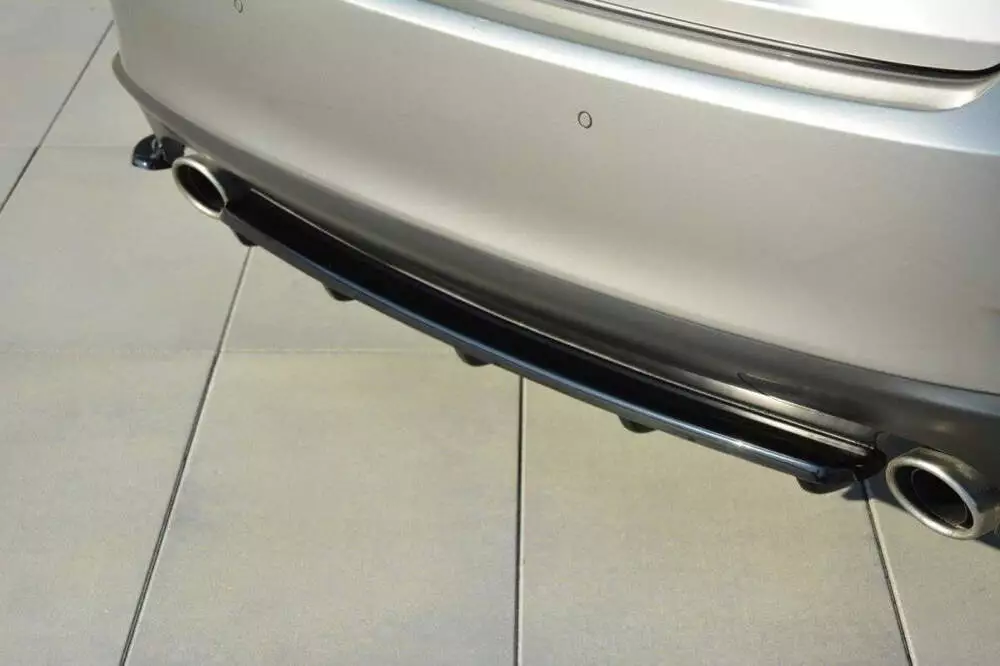 Rear Splitter Lexus Is Mk3 T (With Vertical Bars) - Image 4